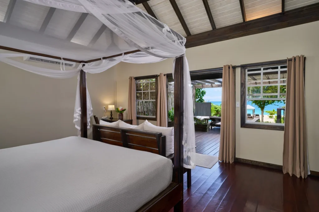 Keyonna Beach Beachfront Pool Room interior