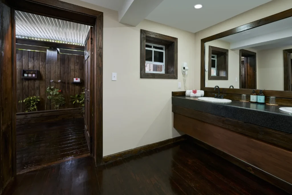 06-Keyonna-Beach-Sunset-Beachfront-Room-Ensuite-LowRes